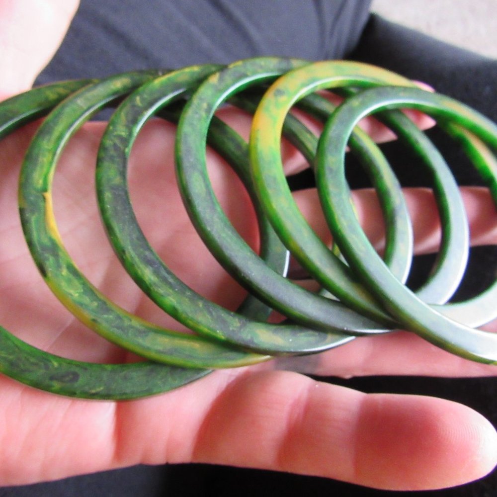 1950s Spinach Green Bakelite Spacer Bangle